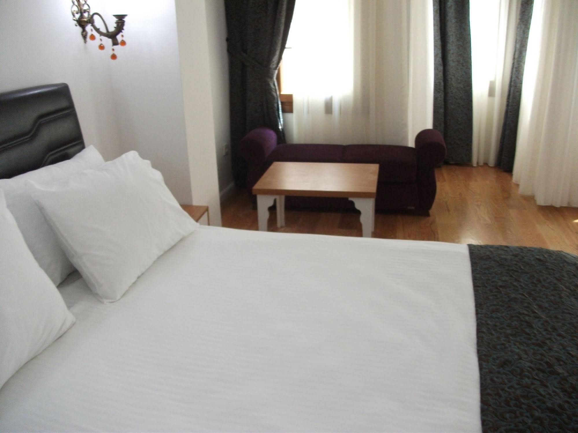 Jakaranda Hotel Стамбул Экстерьер фото