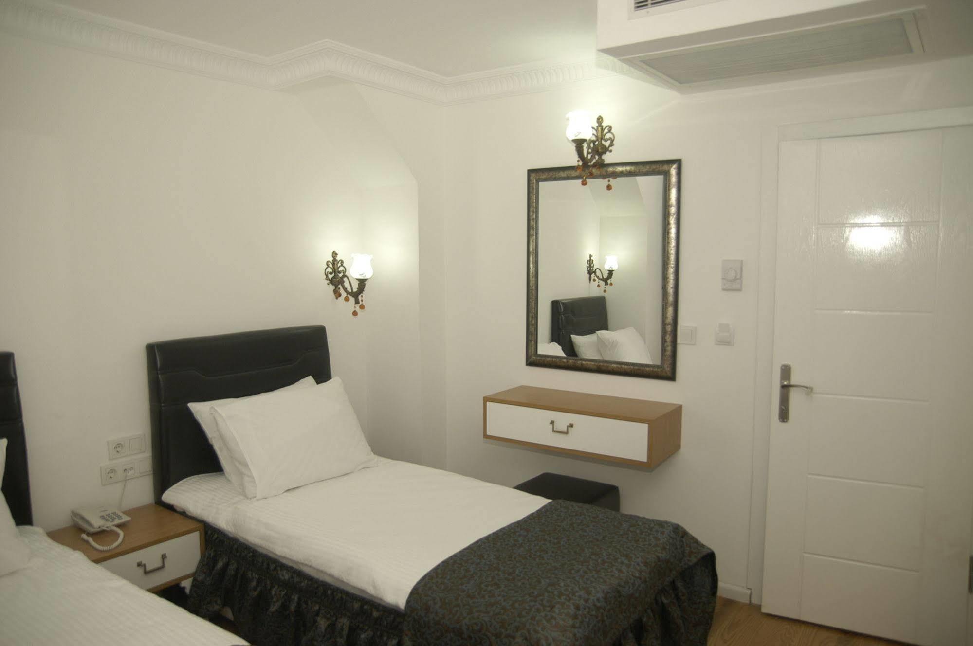Jakaranda Hotel Стамбул Экстерьер фото